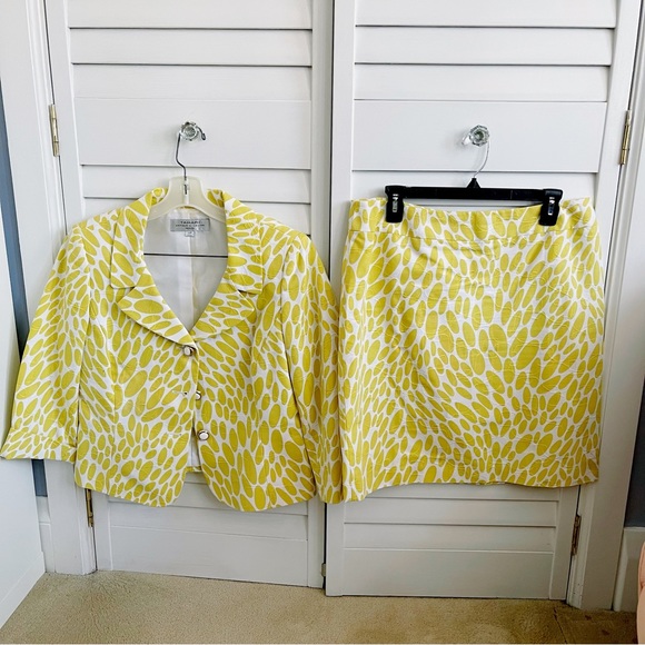 Womens 2 Piece Suit (Blazer & Pencil Skirt) Size 12 Petite - Picture 2 of 9